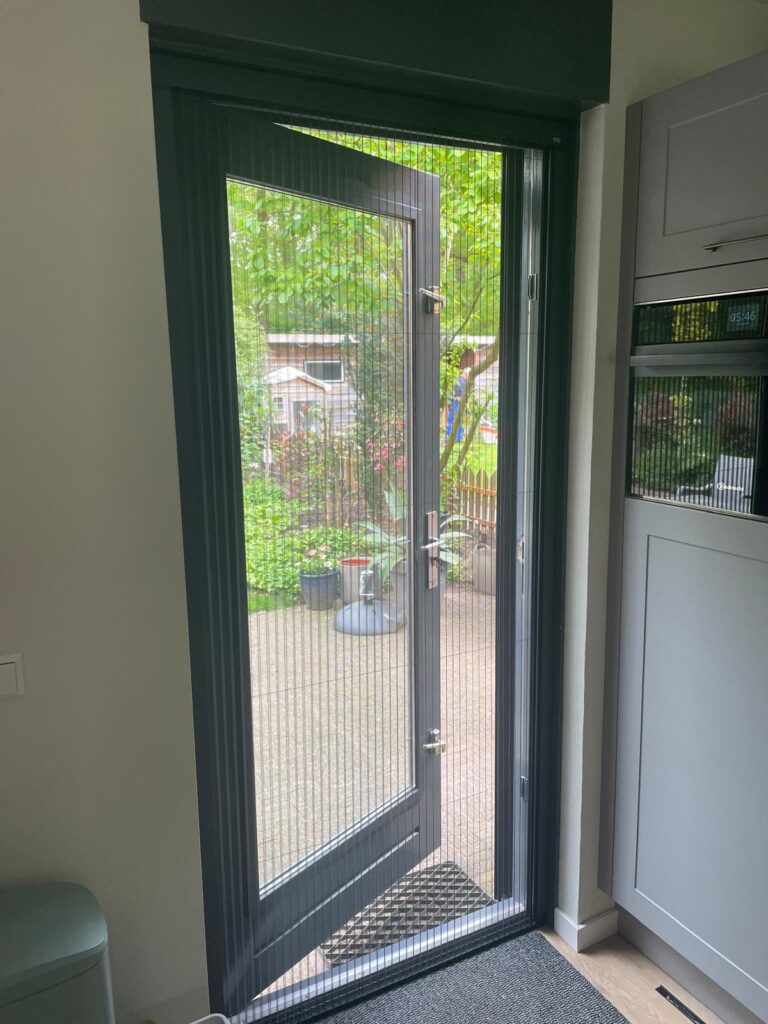 Hordeur zonder boren op maat Raamdeco-Emmen